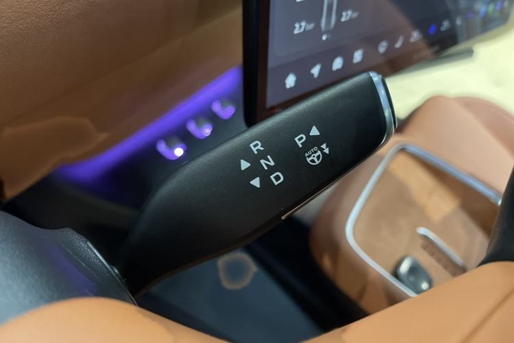 Used CHANGAN NEVO E07 2025 All-Electric 4x4 90kWh Ultra High-Performance Edition Gear Lever