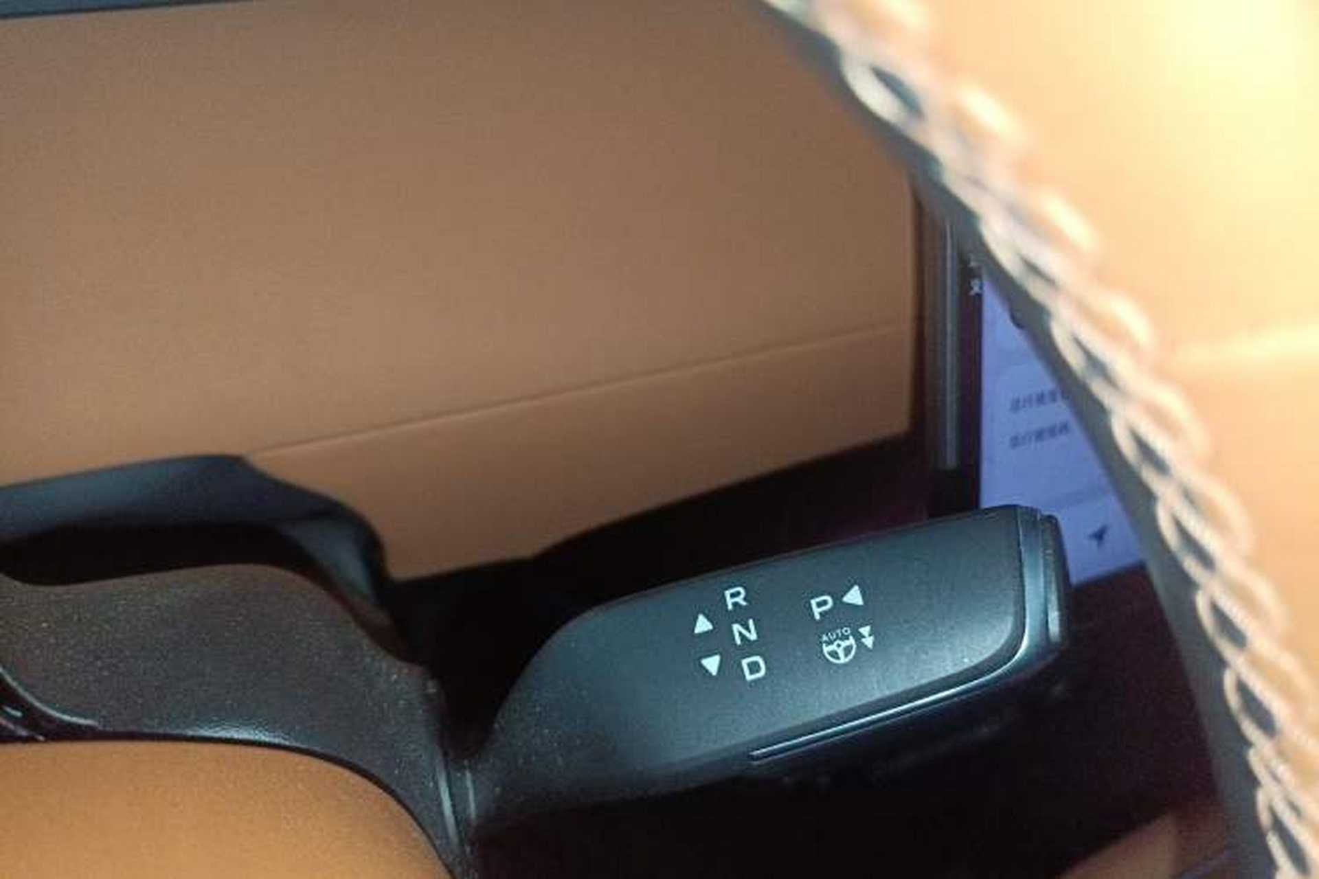Used CHANGAN NEVO E07 2025 All-Electric 4x4 with 90 kWh Max Intelligent Driving Version Gear Lever