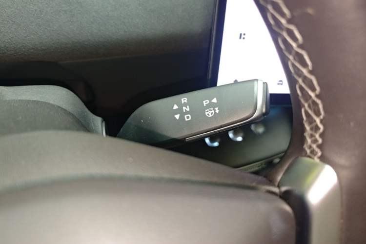 Used CHANGAN NEVO E07 2025 Extended-Range All-Wheel Drive 39 kWh Ultra-High-Performance Version Gear Lever