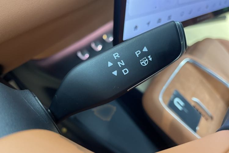 Used CHANGAN NEVO E07 2025 All-Electric 4x4 90kWh Ultra High-Performance Edition Gear Lever