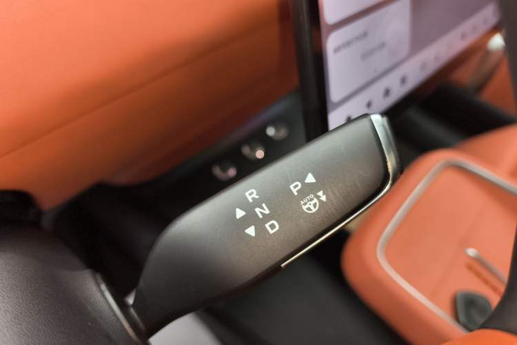 Used CHANGAN NEVO E07 2025 All-Electric 4x4 with 90 kWh Max Intelligent Driving Version Gear Lever