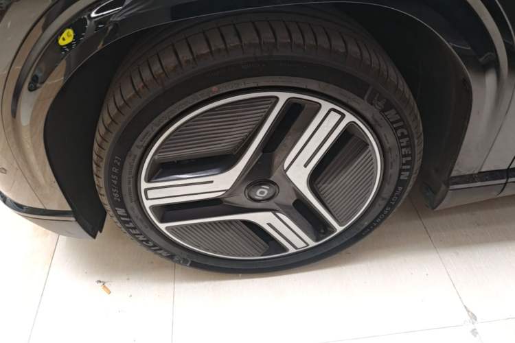 Used CHANGAN NEVO E07 2025 Extended-Range All-Wheel Drive 39 kWh Ultra-High-Performance Version Left Front Wheel Hub