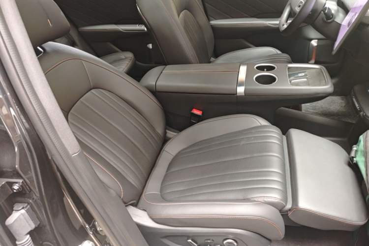 Used CHANGAN NEVO E07 2025 Extended-Range All-Wheel Drive 39 kWh Ultra-High-Performance Version Right Front Seat