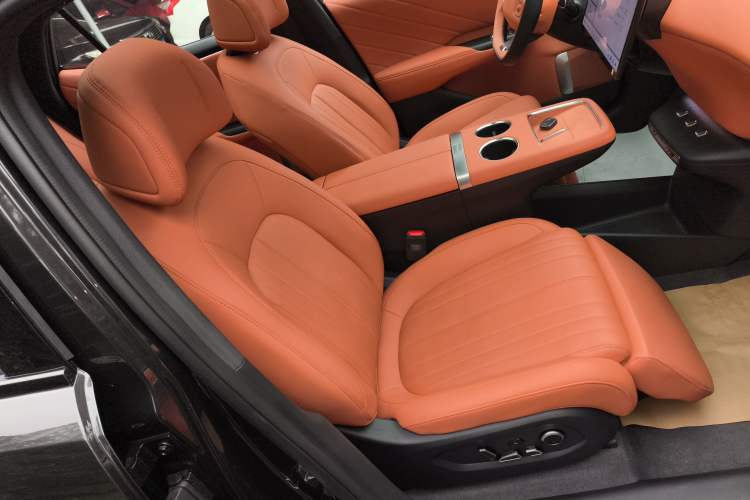 Used CHANGAN NEVO E07 2025 All-Electric 4x4 with 90 kWh Max Intelligent Driving Version Right Front Seat