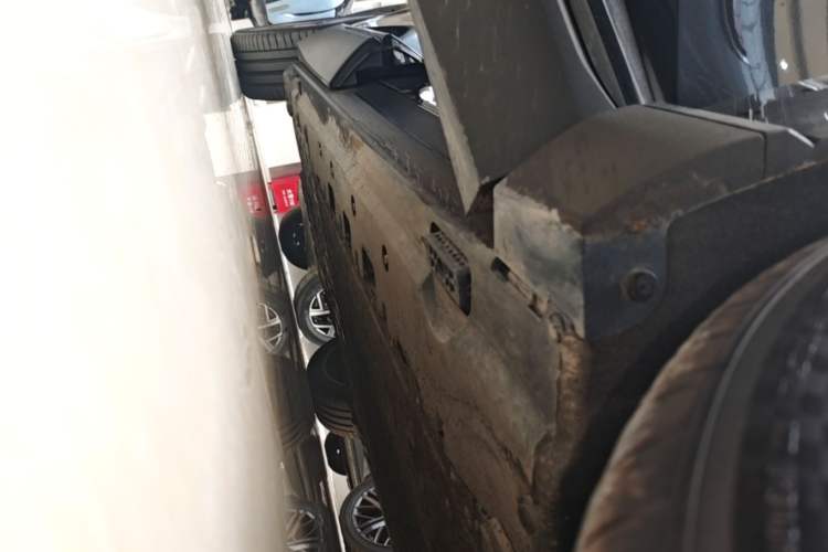 Used CHANGAN NEVO E07 2025 Extended-Range All-Wheel Drive 39 kWh Ultra-High-Performance Version Right Side Sill
