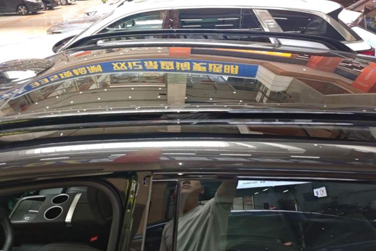 Used CHANGAN NEVO E07 2025 Extended-Range All-Wheel Drive 39 kWh Ultra-High-Performance Version Roof