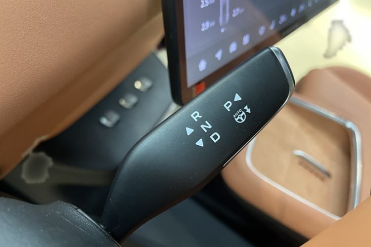 Used CHANGAN NEVO E07 2025 All-Electric 4x4 90kWh Ultra High-Performance Edition Gear Lever