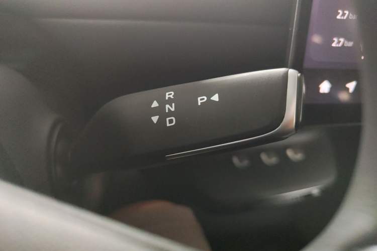 Used CHANGAN NEVO E07 2026 Model Pure Electric Four-Wheel Drive 90kWh Dacheng Edition Gear Lever