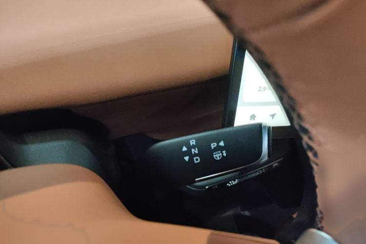 Used CHANGAN NEVO E07 2025 All-Electric 4x4 90kWh Ultra High-Performance Edition Gear Lever