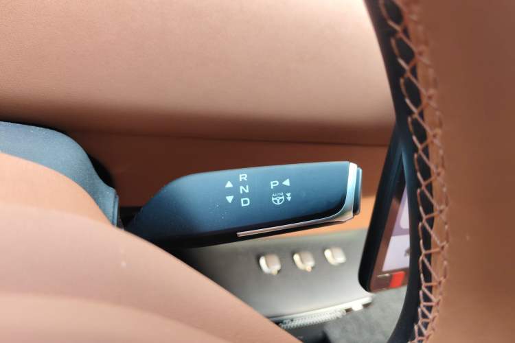 Used CHANGAN NEVO E07 2025 All-Electric 4x4 90kWh Ultra High-Performance Edition Gear Lever
