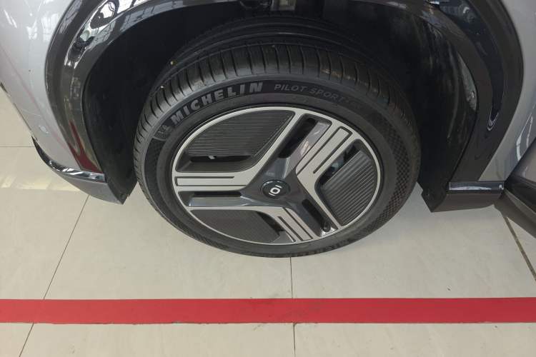 Used CHANGAN NEVO E07 2025 All-Electric 4x4 90kWh Ultra High-Performance Edition Left Front Wheel Hub