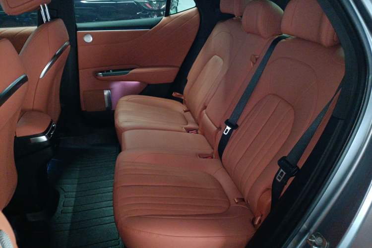 Used CHANGAN NEVO E07 2026 Model Pure Electric Four-Wheel Drive 90kWh Dacheng Edition Left Rear Seat