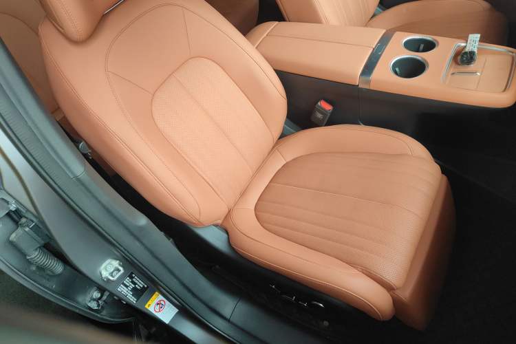 Used CHANGAN NEVO E07 2025 All-Electric 4x4 with 90 kWh Max Intelligent Driving Version Right Front Seat