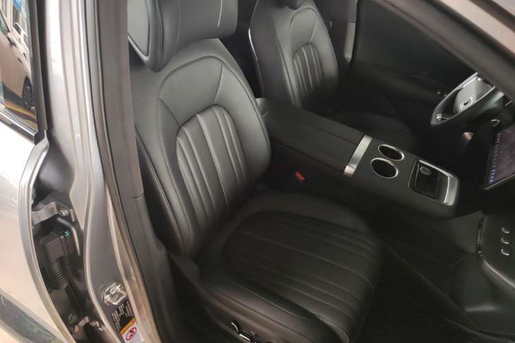 Used CHANGAN NEVO E07 2026 Model Pure Electric Four-Wheel Drive 90kWh Dacheng Edition Right Front Seat