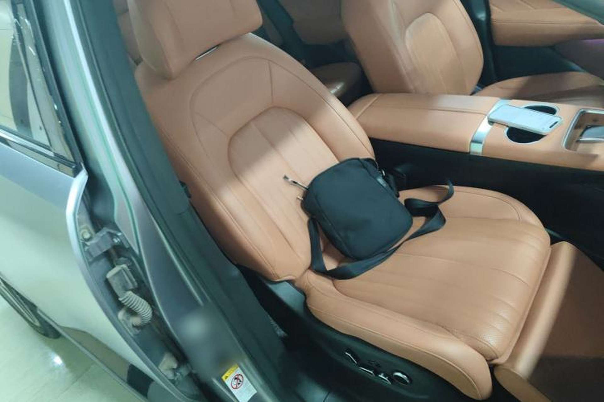 Used CHANGAN NEVO E07 2025 All-Electric 4x4 with 90 kWh Max Intelligent Driving Version Right Front Seat