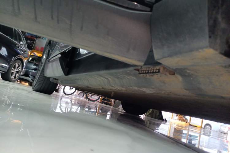 Used CHANGAN NEVO E07 2026 Model Pure Electric Four-Wheel Drive 90kWh Dacheng Edition Right Side Sill