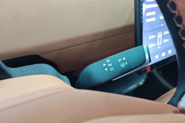 Used CHANGAN NEVO E07 2025 All-Electric 4x4 90kWh Ultra High-Performance Edition Gear Lever