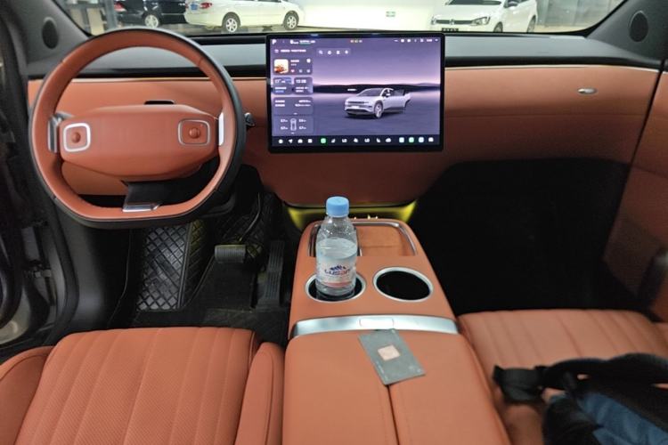 Used CHANGAN NEVO E07 2026 Model Pure Electric Four-Wheel Drive 90kWh Dacheng Edition Center Console