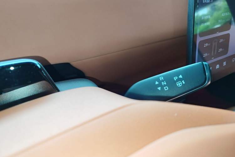 Used CHANGAN NEVO E07 2025 All-Electric 4x4 90kWh Ultra High-Performance Edition Gear Lever