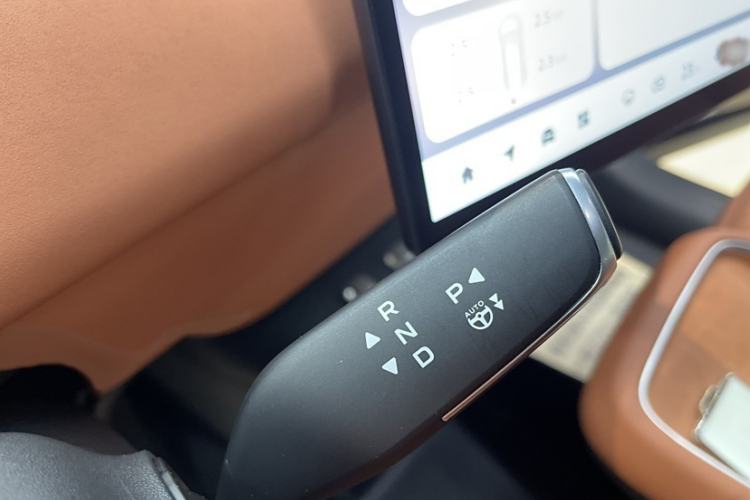 Used CHANGAN NEVO E07 2025 All-Electric 4x4 90kWh Ultra High-Performance Edition Gear Lever
