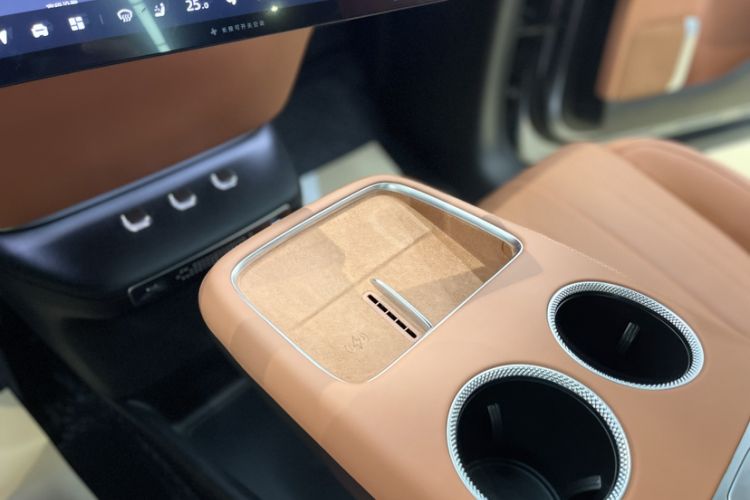 Used CHANGAN NEVO E07 2025 All-Electric 4x4 90kWh Ultra High-Performance Edition Interior 6