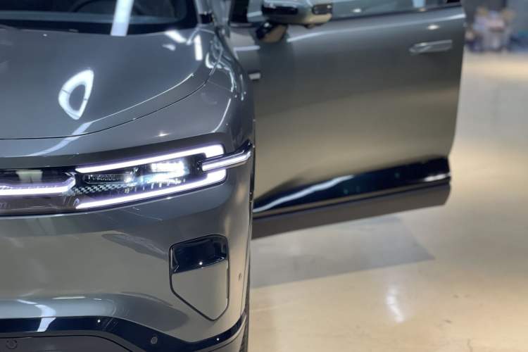 Used CHANGAN NEVO E07 2025 All-Electric 4x4 with 90 kWh Max Intelligent Driving Version Left Front Headlight