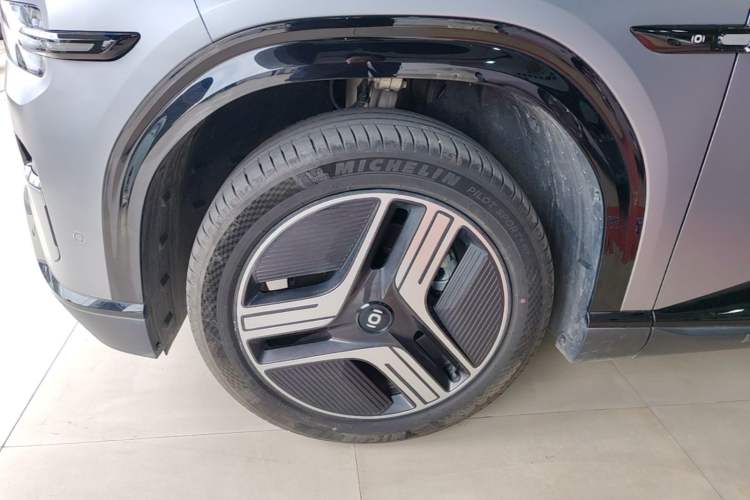 Used CHANGAN NEVO E07 2025 All-Electric 4x4 90kWh Ultra High-Performance Edition Left Front Wheel Hub