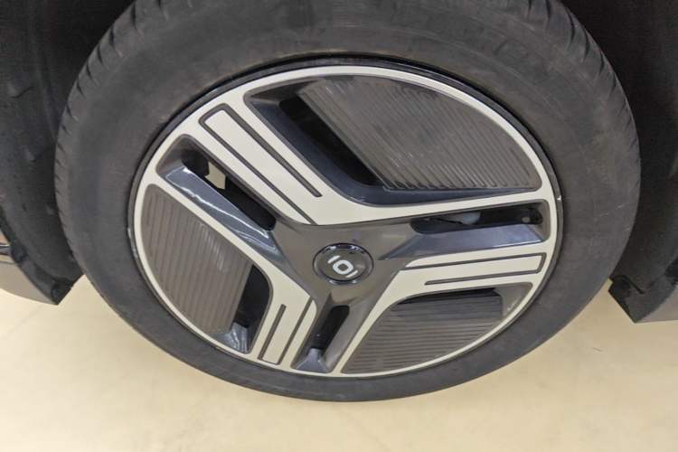Used CHANGAN NEVO E07 2026 Model Pure Electric Four-Wheel Drive 90kWh Dacheng Edition Left Front Wheel Hub