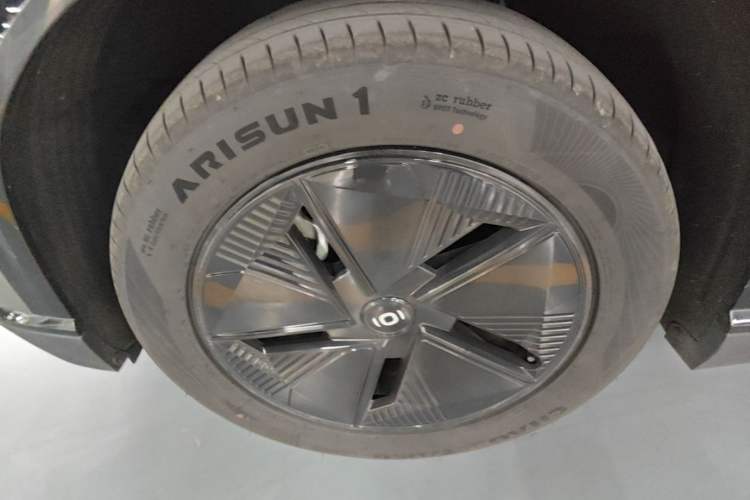 Used CHANGAN NEVO E07 2025 Extended-Range Two-Wheel Drive 39kWh Pro Smart Edition Left Front Wheel Hub
