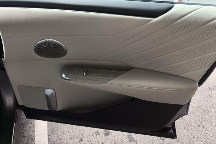 Used CHANGAN NEVO E07 2025 All-Electric 4x4 90kWh Ultra High-Performance Edition Right Front Door Interior