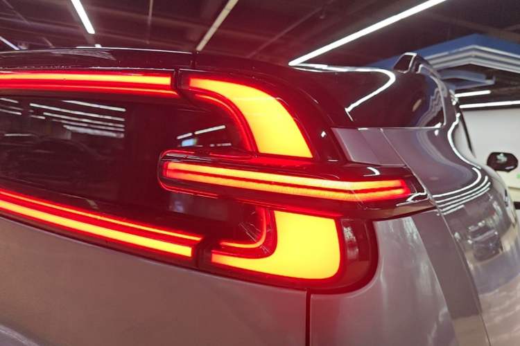 Used CHANGAN NEVO E07 2026 Model Pure Electric Four-Wheel Drive 90kWh Dacheng Edition Right Rear Taillight
