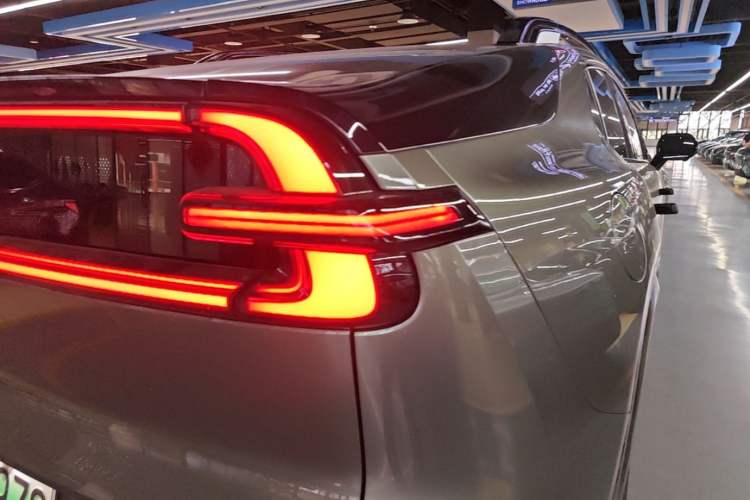 Used CHANGAN NEVO E07 2025 Extended-Range Two-Wheel Drive 39kWh Pro Smart Edition Right Rear Taillight