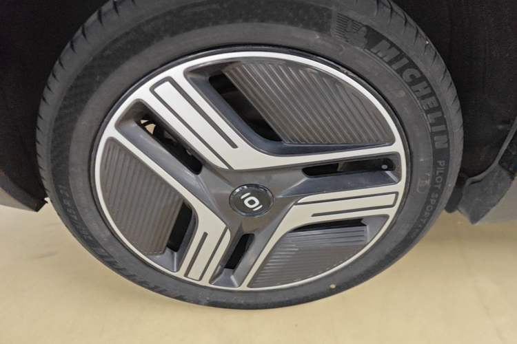 Used CHANGAN NEVO E07 2026 Model Pure Electric Four-Wheel Drive 90kWh Dacheng Edition Right Rear Wheel Hub