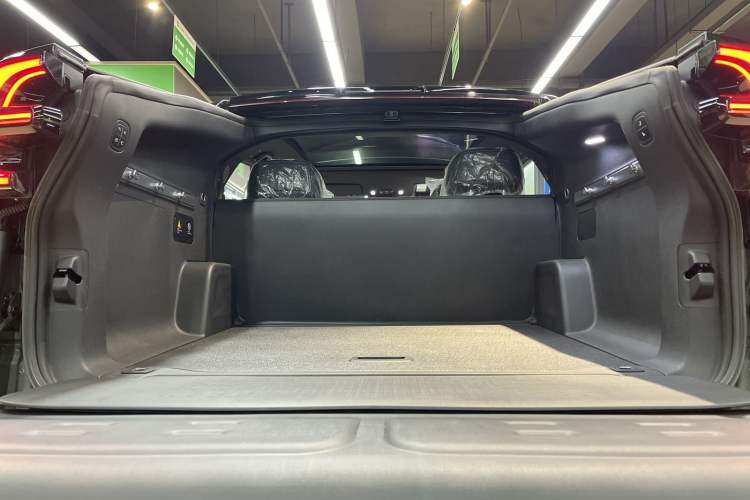 Used CHANGAN NEVO E07 2025 All-Electric 4x4 with 90 kWh Max Intelligent Driving Version Trunk