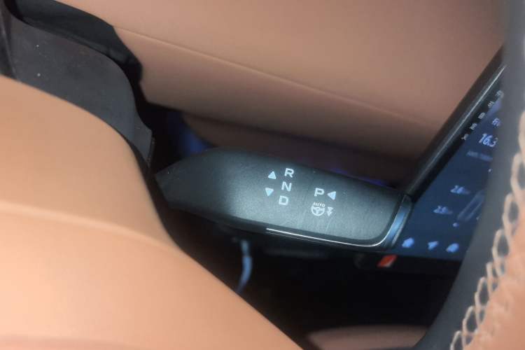 Used CHANGAN NEVO E07 2025 All-Electric 4x4 with 90 kWh Max Intelligent Driving Version Gear Lever