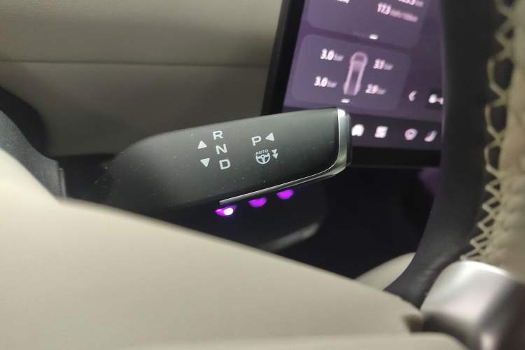 Used CHANGAN NEVO E07 2025 All-Electric Two-Wheel Drive 90 kWh Pro Smart Version Gear Lever