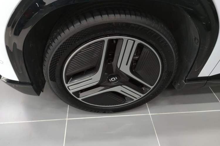 Used CHANGAN NEVO E07 2025 All-Electric 4x4 90kWh Ultra High-Performance Edition Left Front Wheel Hub
