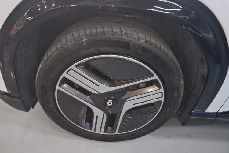 Used CHANGAN NEVO E07 2025 All-Electric 4x4 with 90 kWh Max Intelligent Driving Version Left Front Wheel Hub