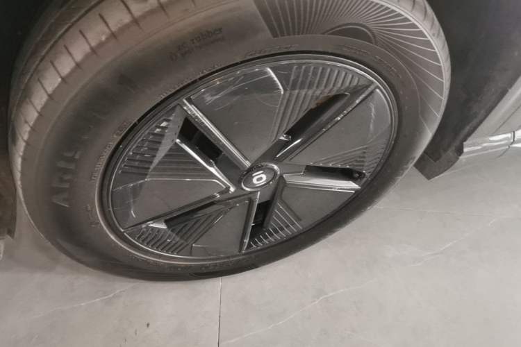 Used CHANGAN NEVO E07 2025 All-Electric 4x4 with 90 kWh Max Intelligent Driving Version Left Front Wheel Hub