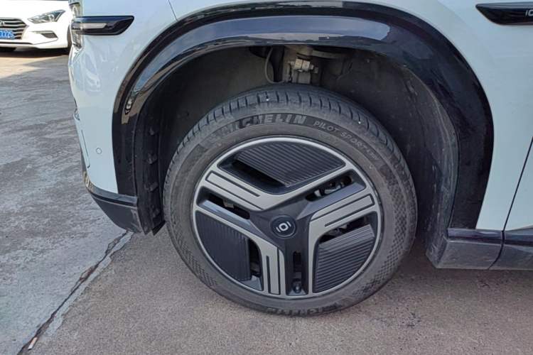 Used CHANGAN NEVO E07 2025 All-Electric 4x4 with 90 kWh Max Intelligent Driving Version Left Front Wheel Hub