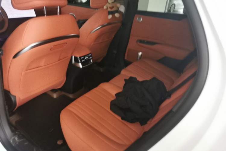 Used CHANGAN NEVO E07 2025 All-Electric 4x4 with 90 kWh Max Intelligent Driving Version Left Rear Seat