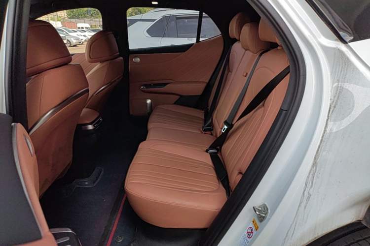 Used CHANGAN NEVO E07 2025 All-Electric 4x4 with 90 kWh Max Intelligent Driving Version Left Rear Seat
