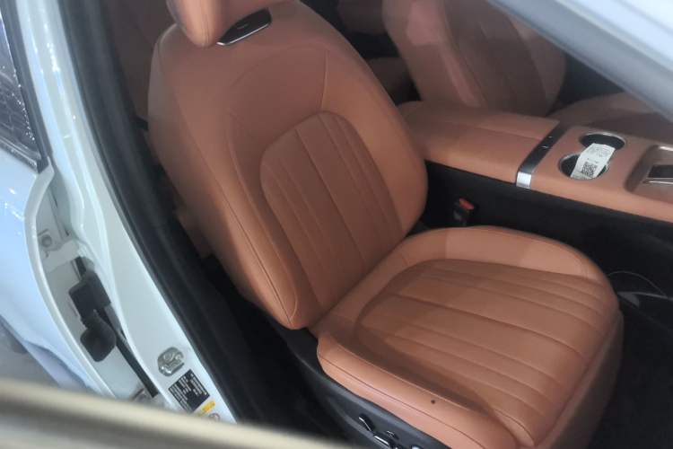 Used CHANGAN NEVO E07 2025 All-Electric 4x4 with 90 kWh Max Intelligent Driving Version Right Front Seat