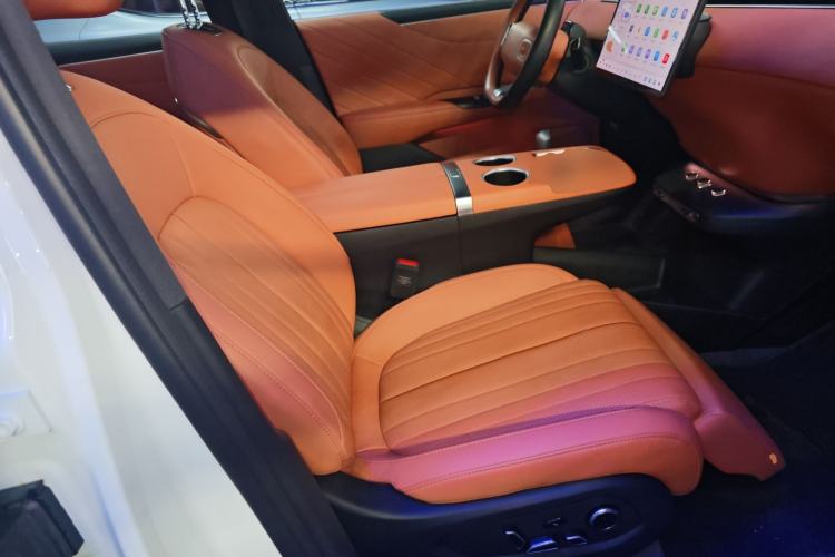 Used CHANGAN NEVO E07 2025 All-Electric 4x4 with 90 kWh Max Intelligent Driving Version Right Front Seat