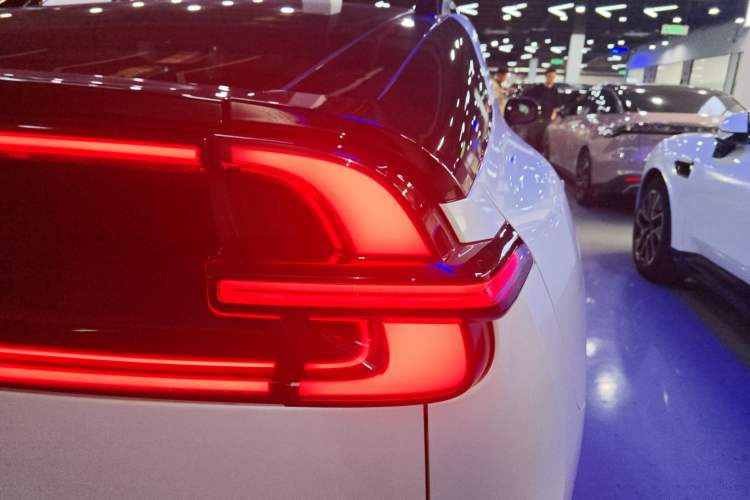 Used CHANGAN NEVO E07 2025 All-Electric 4x4 with 90 kWh Max Intelligent Driving Version Right Rear Taillight