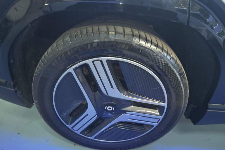 Used CHANGAN NEVO E07 2025 All-Electric 4x4 with 90 kWh Max Intelligent Driving Version Right Rear Wheel Hub