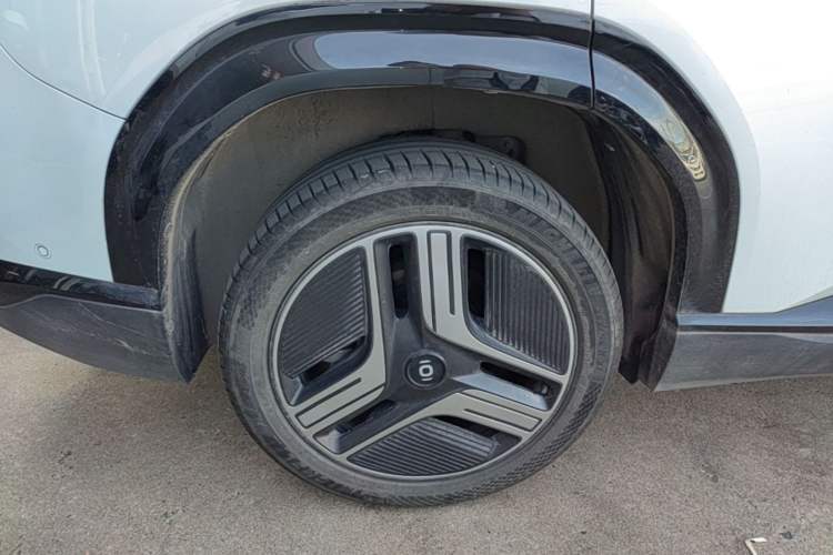 Used CHANGAN NEVO E07 2025 All-Electric 4x4 with 90 kWh Max Intelligent Driving Version Right Rear Wheel Hub