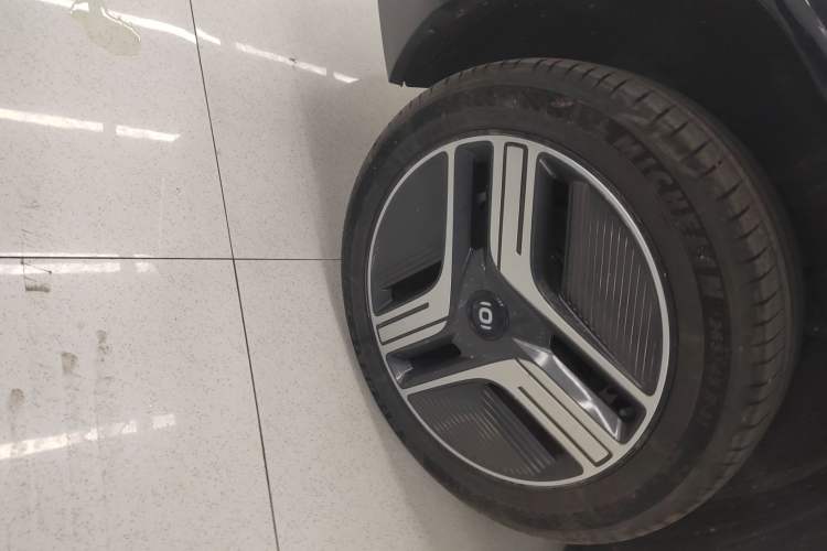 Used CHANGAN NEVO E07 2025 All-Electric Two-Wheel Drive 90 kWh Pro Smart Version Right Rear Wheel Hub