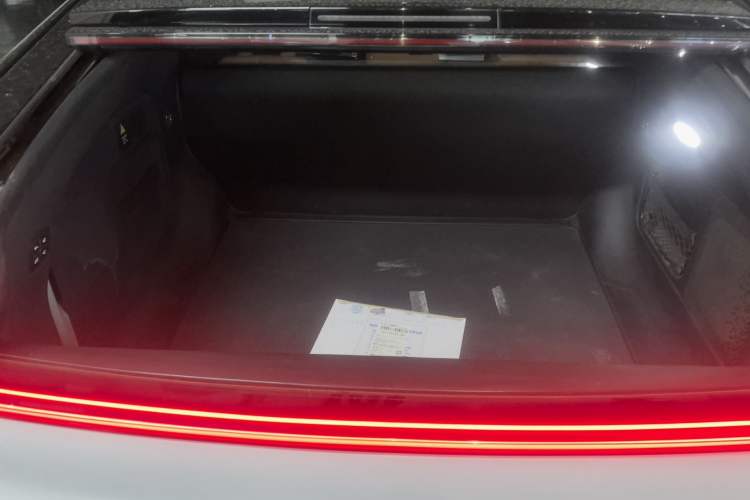Used CHANGAN NEVO E07 2025 All-Electric 4x4 with 90 kWh Max Intelligent Driving Version Trunk
