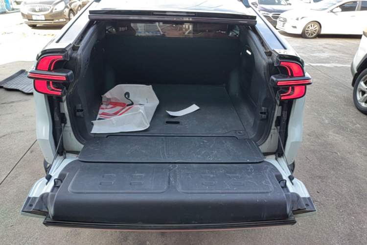 Used CHANGAN NEVO E07 2025 All-Electric 4x4 with 90 kWh Max Intelligent Driving Version Trunk